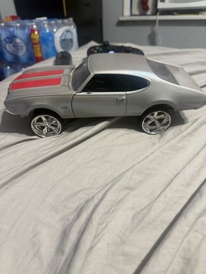 Ertl American Muscle 1:18 1969 Oldsmobile 442 W-30 Silver Diecast Exclusive NIB