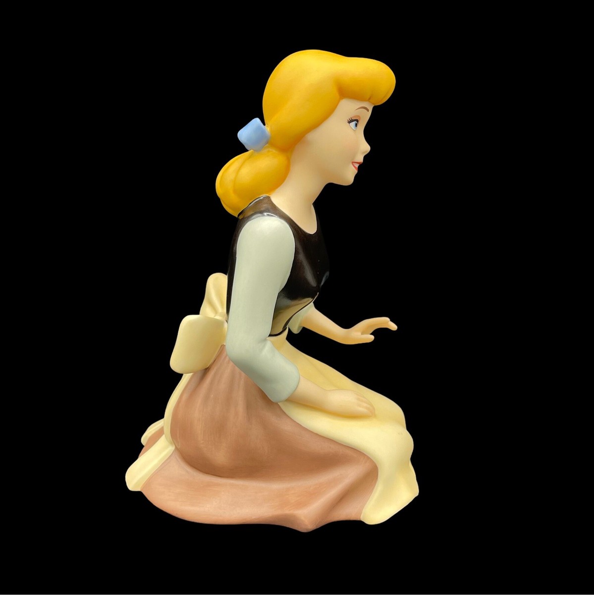 WDCC Disney Classics Figurine Wistful Dreamer Cinderella COA