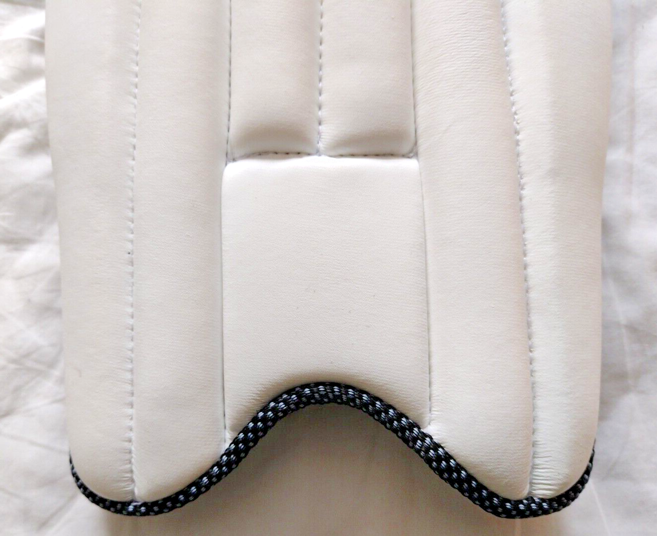 Spartan Steel LE SIZE YOUTH Wicket Keepers Pads RRP £59.99 would fit