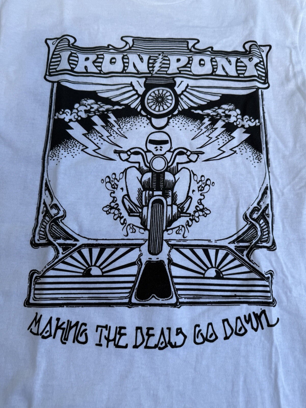 T shirt Delta Tag Iron Pony fare gli affari vanno giù bianca taglia small