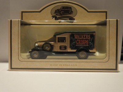 LLEDO LP18 028 1936 PACKARD VAN - WALKERS CHIPS #15-2