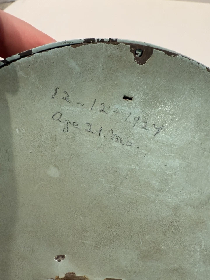 Antique Green Enamel Metal Oval Picture Frame Table Top 8.5” X 10.5” Distressed - Image 4 of 4