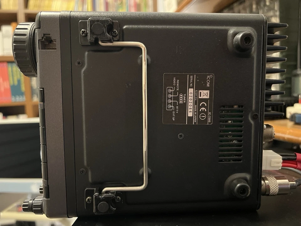 Icom IC-7000 Ricetrasmittente Quadribanda Leggi Bene - Immagine 3 di 4