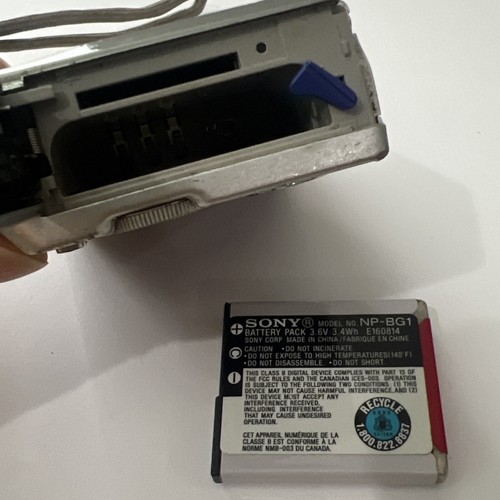 Sony Cyber-Shot W80 Digital Camera Untested For Parts Only - Picture 10 of 11