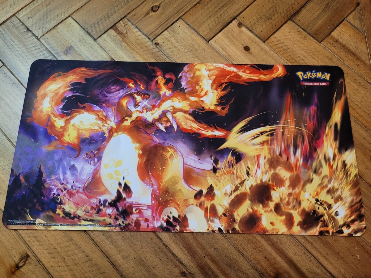 Friki Monkey - Tapis Pokémon Charizard VMAX 61x35 Cm - Officiel - Base Antidérapante - Peut Servir De Tapis De Souris