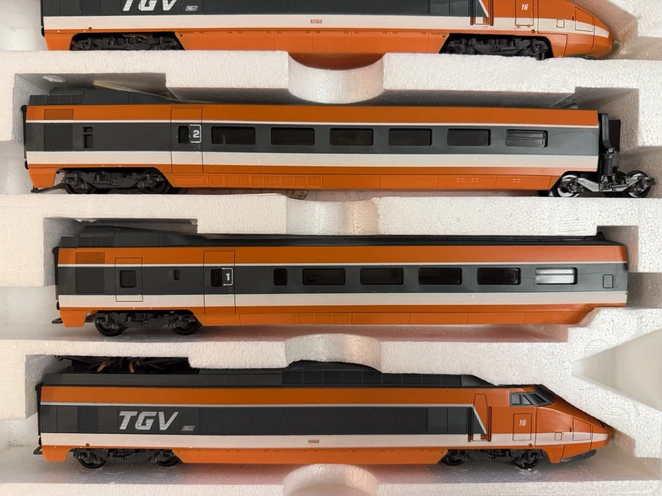 Vintage Lima Golden Series HO Scale TGV Electric High Speed 4 Train Set w/ Box - Image 4 of 4