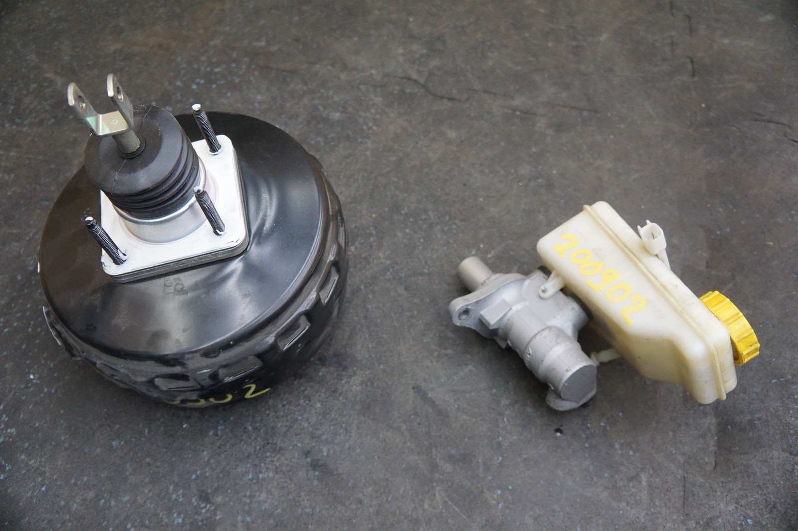 Master Cylinder Brake Booster Set AD43-2B195-AA OEM Aston Martin Rapide 2010