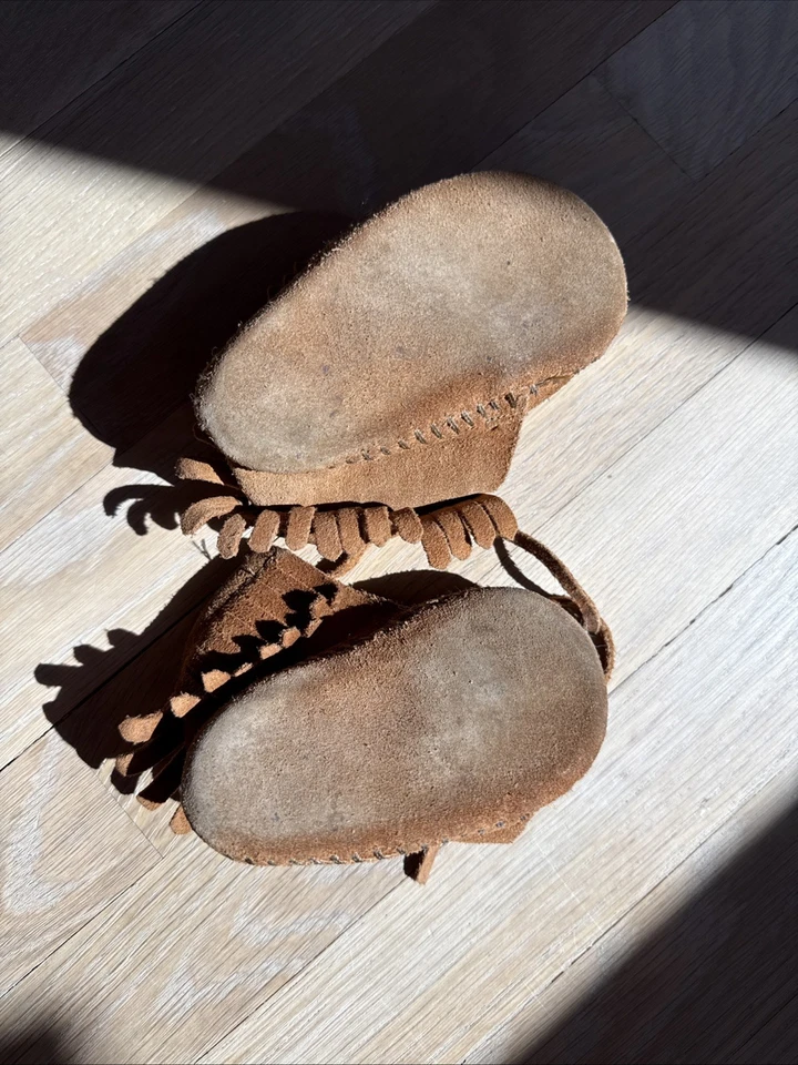 Коричневые замшевые кожаные мокасины Minnetonka для детей ясельного возраста младенцев ботинок размер 2 - Изображение 2 из 4