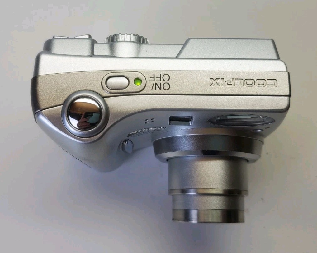 NIKON　COOLPIX　7600 Nikon Coolpix 7600: Digital Photography Review