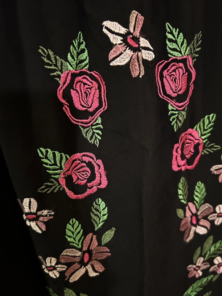 Love Fire 刺绣墨西哥民族波西米亚礼服花卉节日女式 M 码 — 第 2/4 张图片