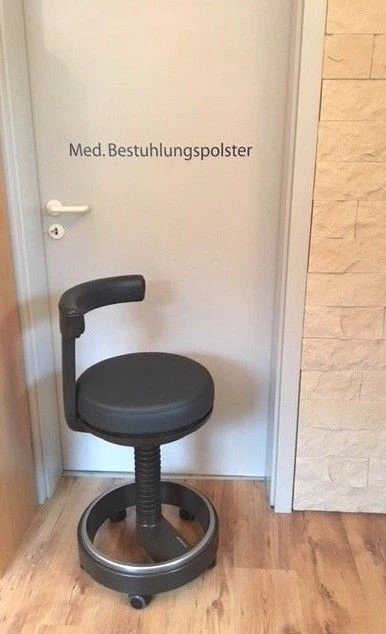 Siemens Sirona S Dental Arztstuhl Stuhl Rollhocker Drehstuhl Farbe nach Wahl - Bild 1 von 1