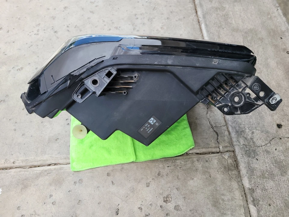 GMC Yukon XL Denali 2021-22 conductor lado izquierdo completo LED faros OEM Foto 4 de 4