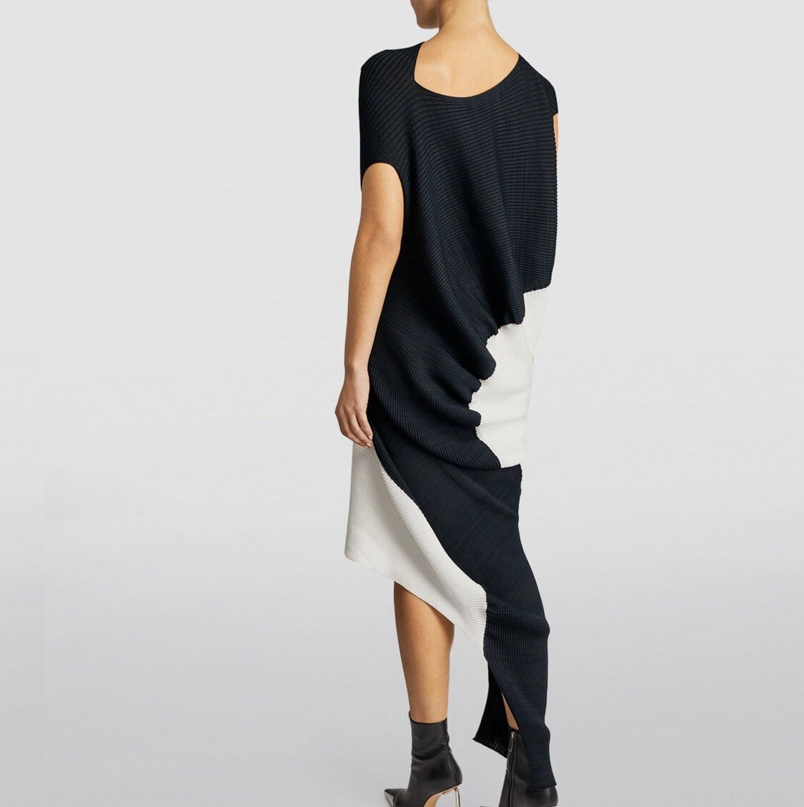 ワンピース ISSEY MIYAKE AERATE MIDI DRESS (IM46KH816 79 DARK NAVY) Issey Miyake Women's Black Navy & White Aerate Midi Dress