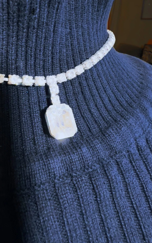 Exquisito collar de tenis vintage enchapado en plata con colgante de gota de corte esmeralda Foto 2 de 3