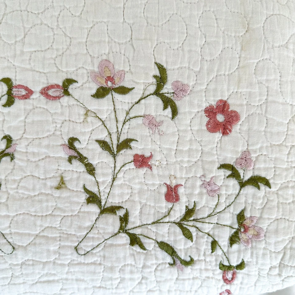 Quilted Embroidered Floral Bedspread - Queen Size Quilt - 100% Cotton - Image 3 of 4