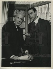 Press Photo David Dukes, Actor with co-star in show scene - sap15981