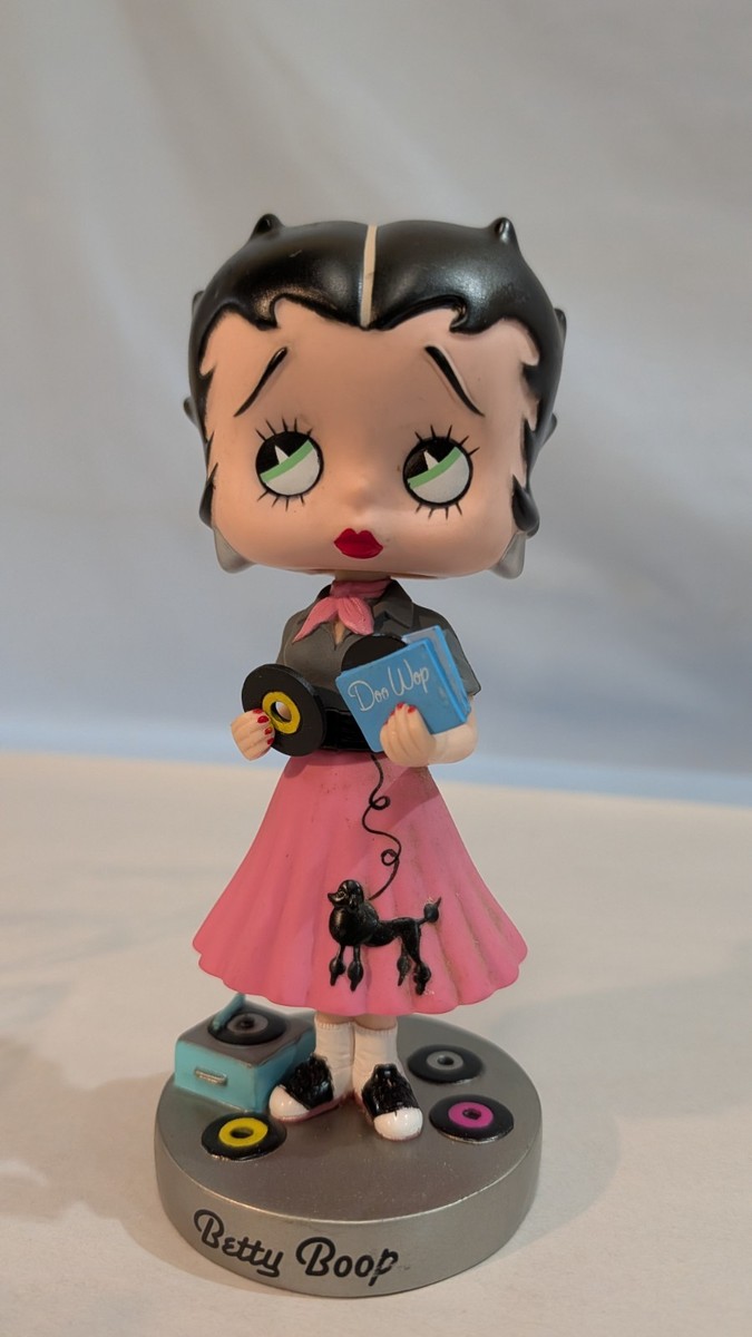 Funko Wacky Wobbler: Betty Boop - Betty Boop (Poodle Skirt) for
