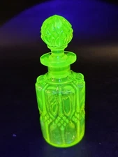 ANTIQUE PERFUME BOTTLE IN YELLOW VASELINE URANIUM GLASS BY VAL St. LAMBERT