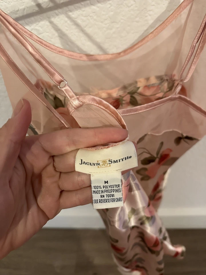 Y2K Jaclyn Smith Ropa de dormir de noche Rosa Rojo Rosas sedosas Bebé Muñeca Mujer Mediana Foto 3 de 3