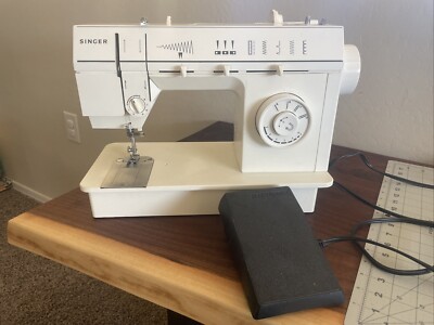 Singer Model 5705C Sewing Machine with Foot Pedal. (H)