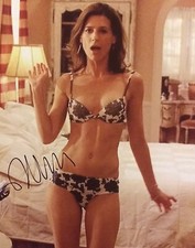 Perrey Reeves signed 8 x 10