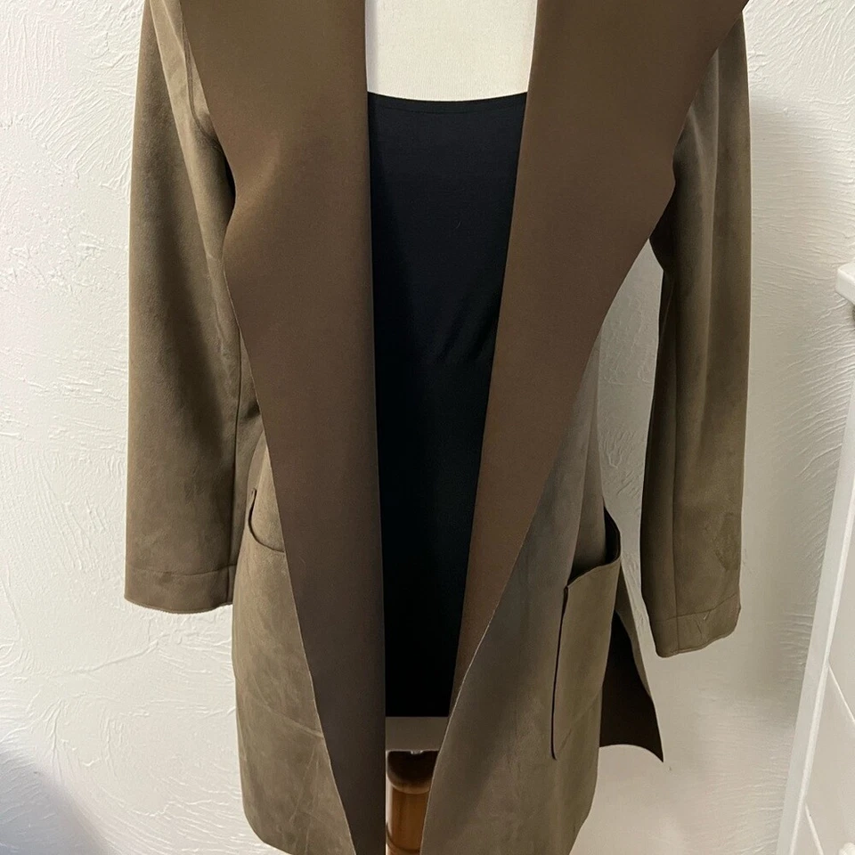 Gabardina Zara marrón con capucha Foto 3 de 4