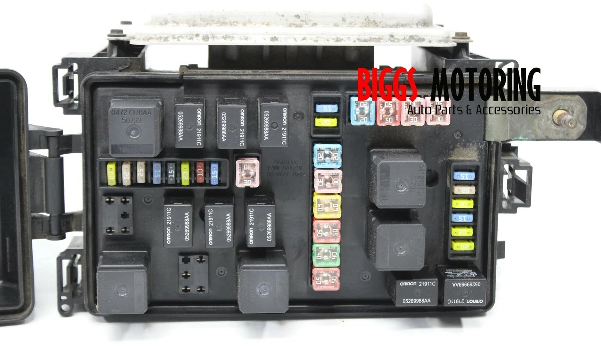 14+ 05 Chrysler 300 Fuse Box