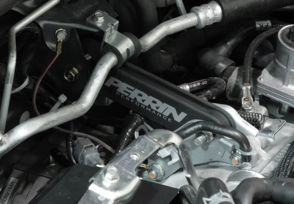 Soporte de parada de paso de color negro Perrin para Subaru Impreza WRX STI 1993-2024 y más Foto 4 de 4