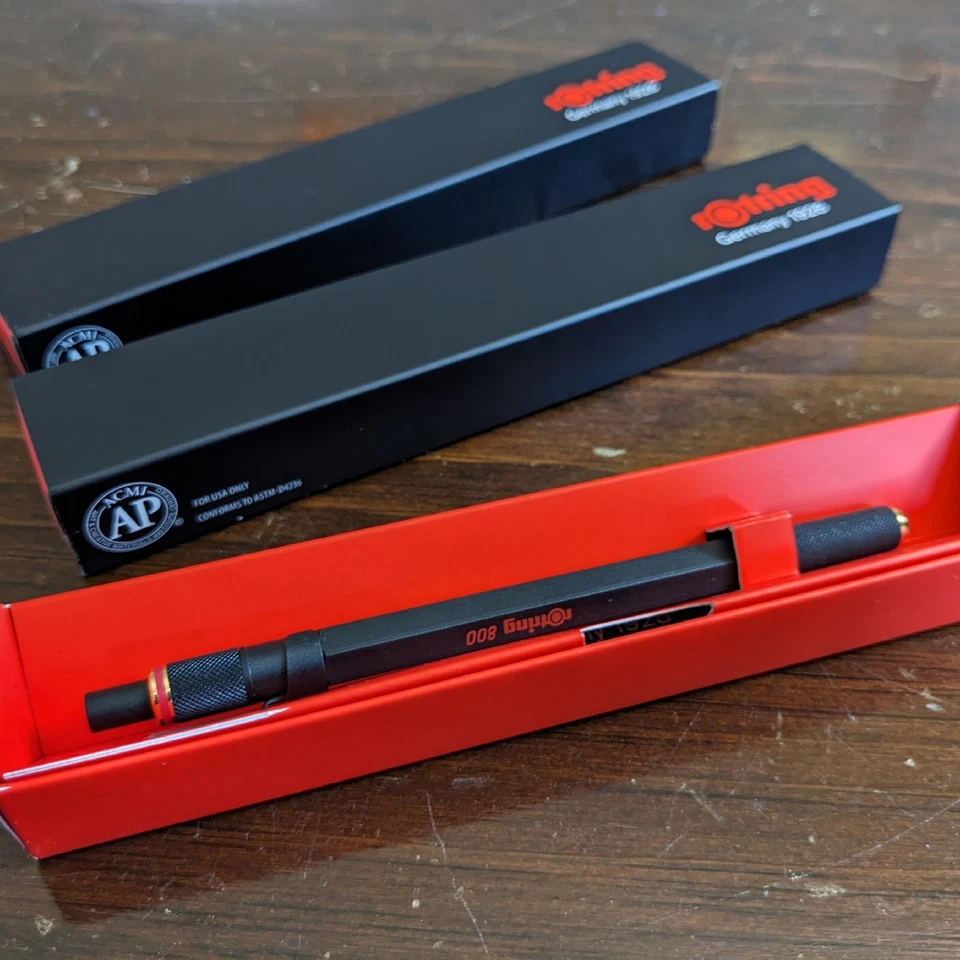 Bolígrafo retráctil Rotring 800 negro y dorado nuevo en caja Foto 2 de 3