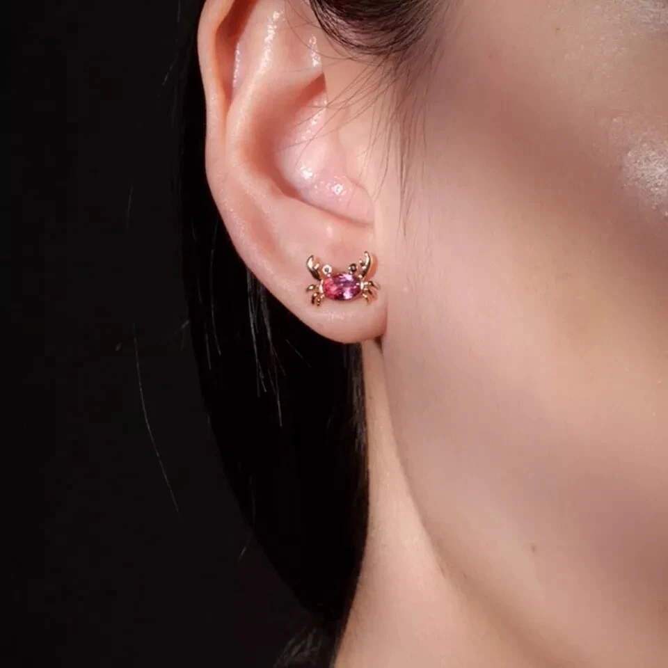 Pendiente de cangrejo de mujer enchapado en oro amarillo de 14 quilates corte ovalado simulado rubí rosa Foto 2 de 4