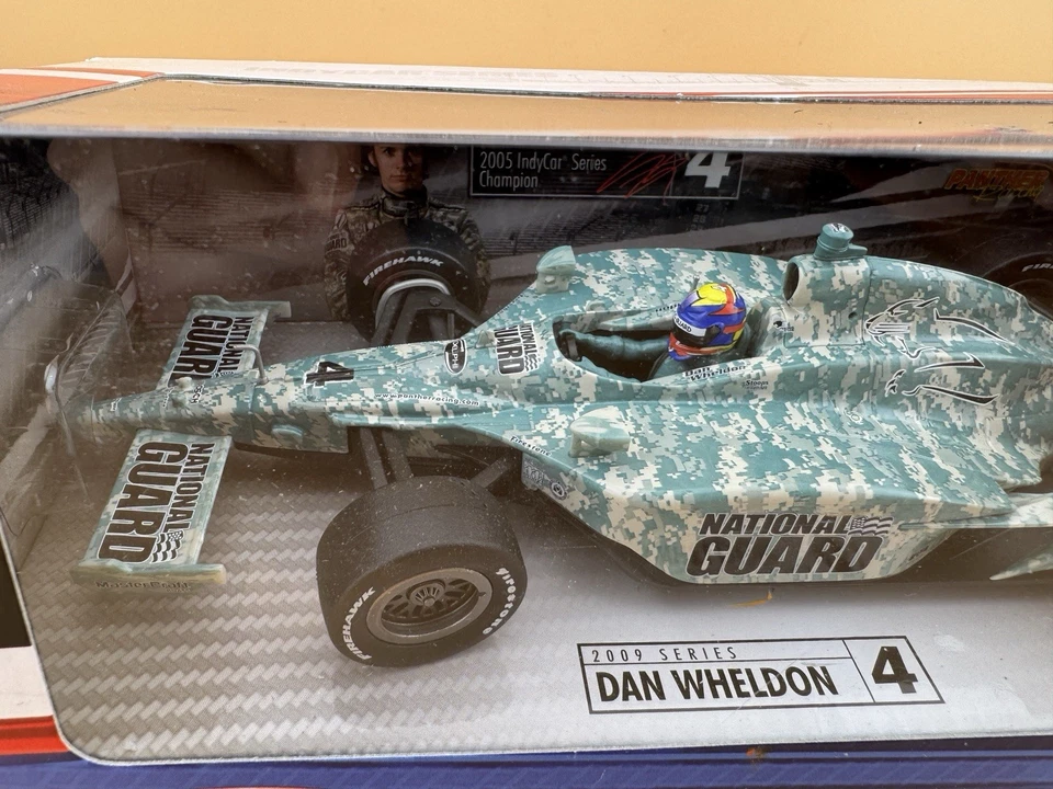 Hot Wheels Indy Car Series Guardia Nacional #4 Dan Wheldon escala 1/24 Foto 3 de 4