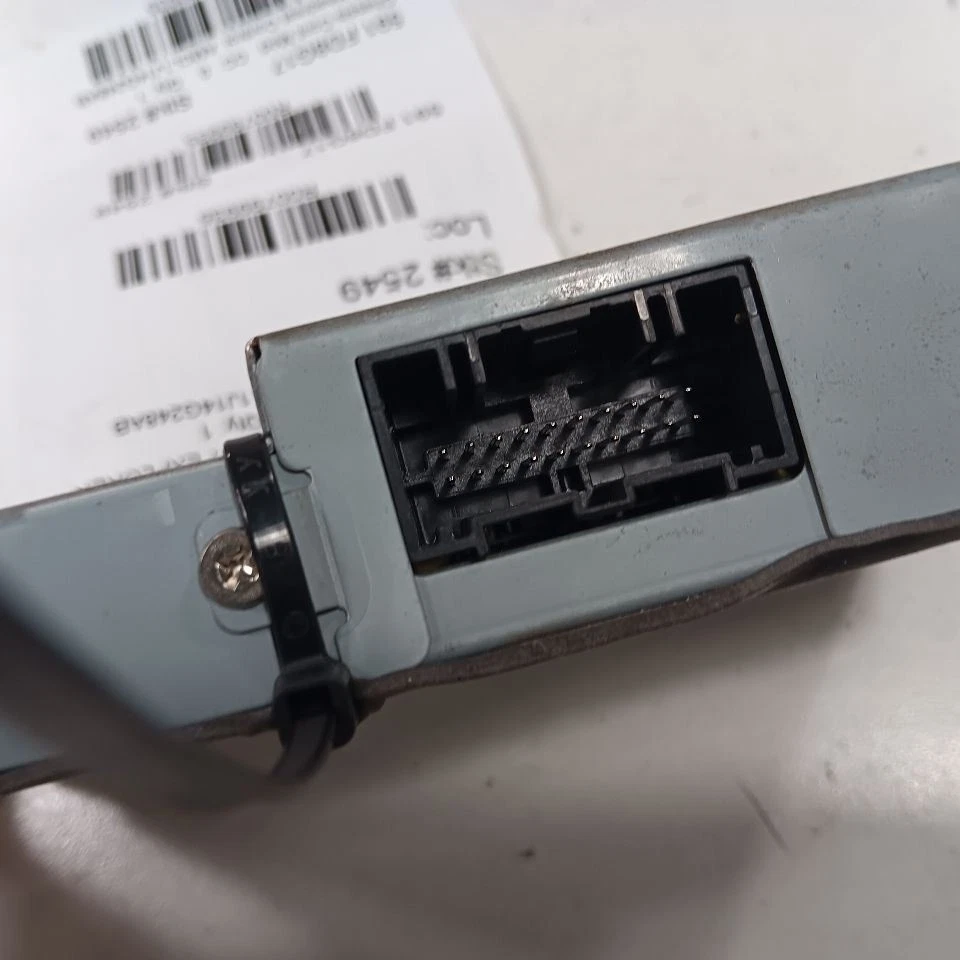 Controle de encosto de cabeça Ford Explorer DVD {AMCL1J14G248AB} 2016 2017 2018 2019 - Imagem 3 de 4