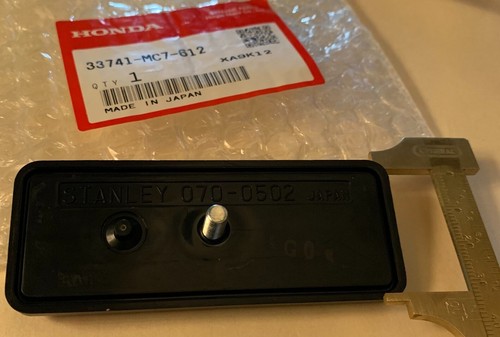 *1EA OEM HONDA REFLECTOR TAIL LIGHT BRACKET CT70 '91 TO '94 33741-MC7-612 (337C) - Picture 2 of 2