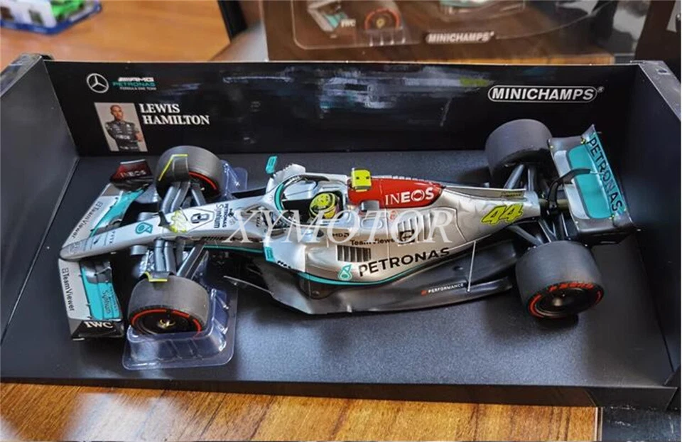 MINICHAMPS 1:18 Benz AMG F1 W13 2022 Hamilton/Russell Model Car Miami/Spain - Image 2 of 4