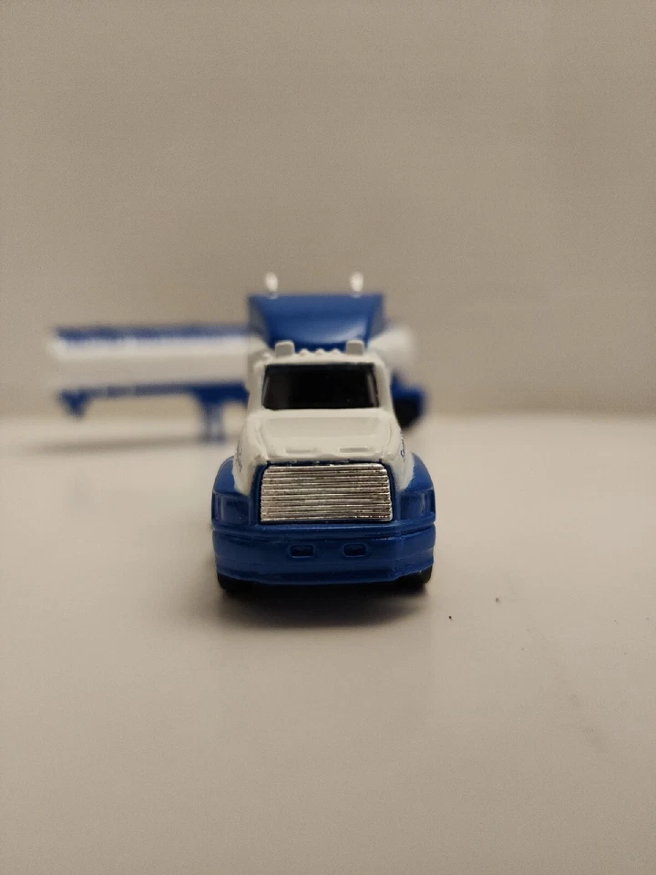 2006 Maisto Highway Haulers Semi W/Tanker ( Earth Shockers Fueler/Monster Truck - Image 3 of 4