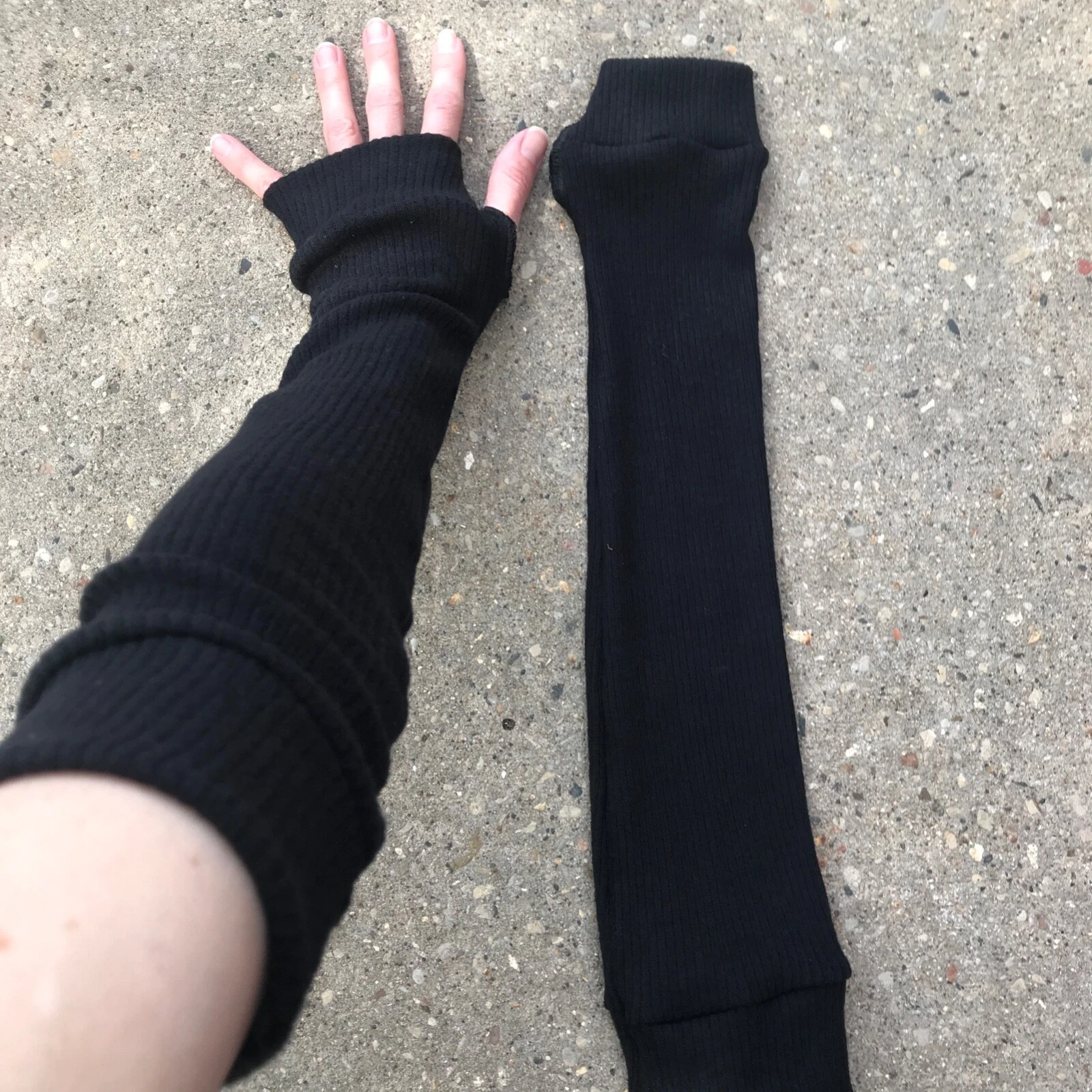 Long Black Sweater Knit Arm Warmers Soft Gloves Armwarmers Sleeves Compression
Opens in a new window