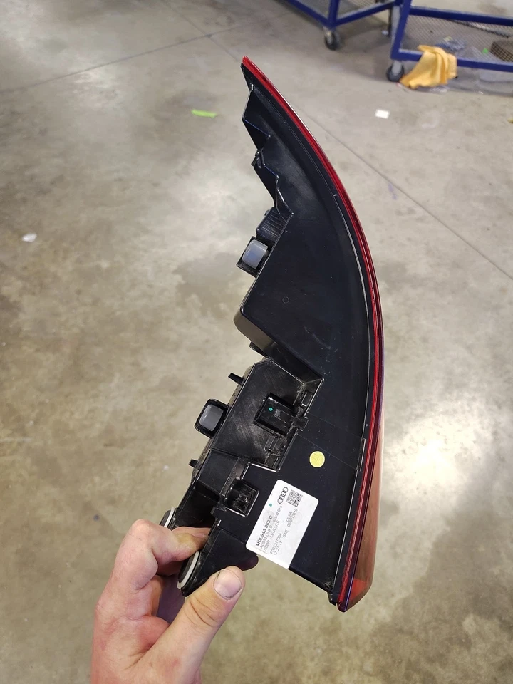 Luz trasera exterior derecha Audi OEM A7/S7/RS7 19-21 4K8.945.069.C Foto 3 de 4