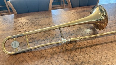 Yamaha YSL 200AD Advantage Tenor Gold Trombone with Mouthpiece and Hard Case