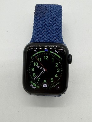 Apple Watch SE 2nd Gen GPS 40mm Midnight Aluminum Case w/ Band MNT73LL/A