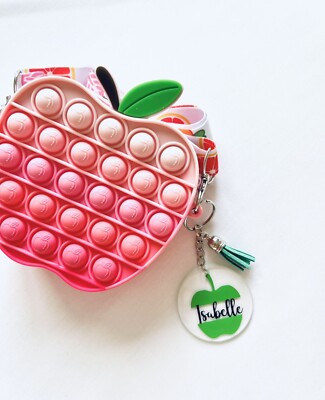 Pop It Schultertasche mit personalisiertem Schlüsselanhänger beliebiger Name kann hinzugefügt werden