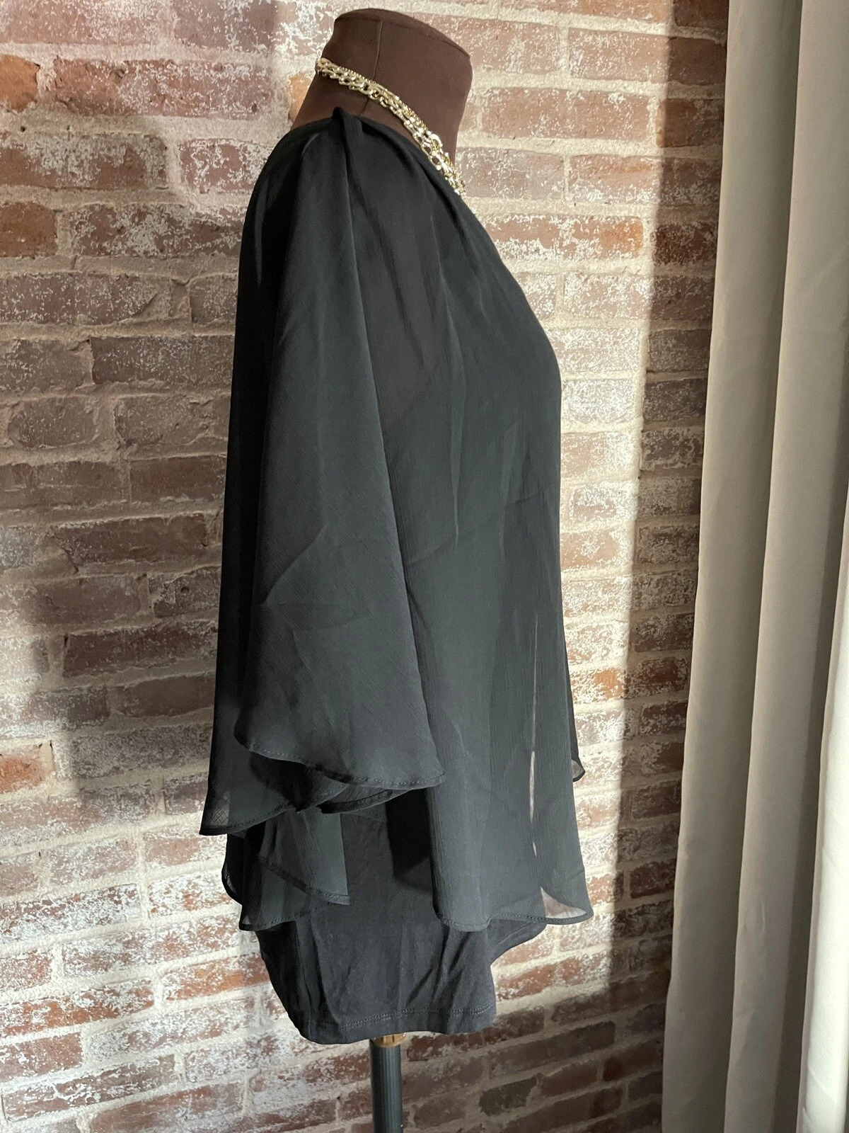 Nuovo! Camicia Alyx Falling Into You nera a strati manica flutter in chiffon grande