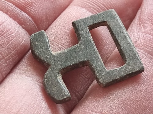 Roman military bronze belt attachment bute patina Please read description. LA50y