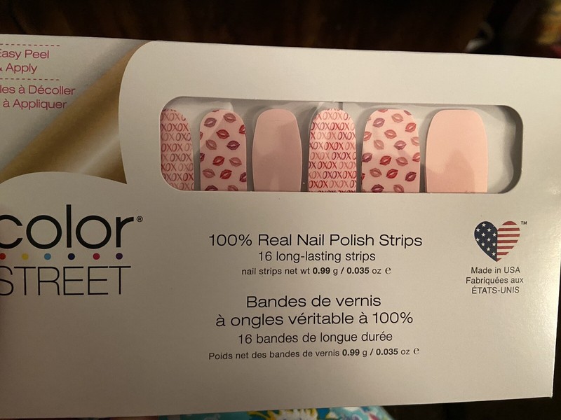 Color Street Nail Strips ~ KISS AND MAKEUP ~ Kiss Day/ Valentines Shade