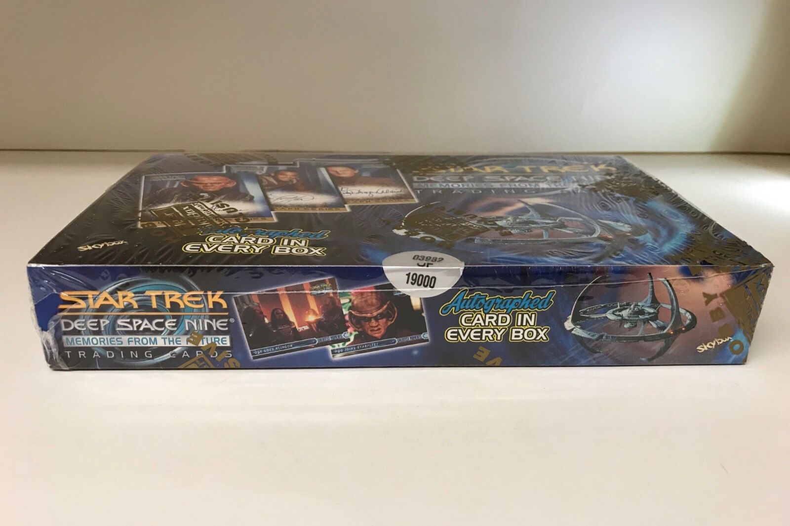 Star Trek Deep Space Nine DS9 - Memories from the Future - Sealed Card Hobby Box - Picture 2 of 4