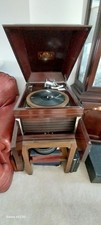 Victrola VV-IX 1920 Wind Record Player. Mahogany Case.With 11 Records.