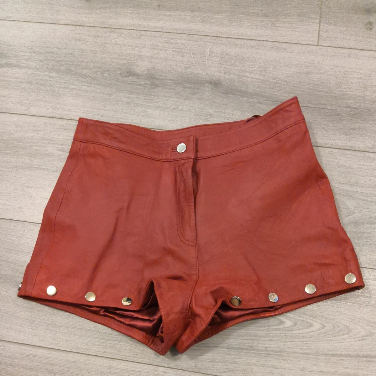 Short femme pas cher : idéal pour l'été