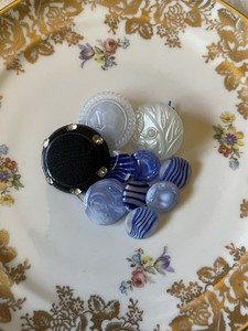 Vtg Lot Of Ten Glass Rhinestone Slag Moonglow Clam Broth Buttons