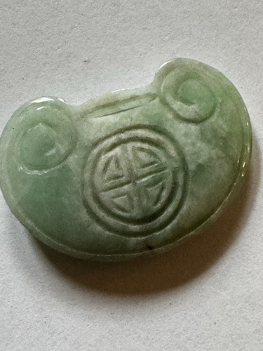 Vintage Jadeite Pendant Hand Carved Green With White 2 Sided Chinese Symbol 7 g - Picture 6 of 7