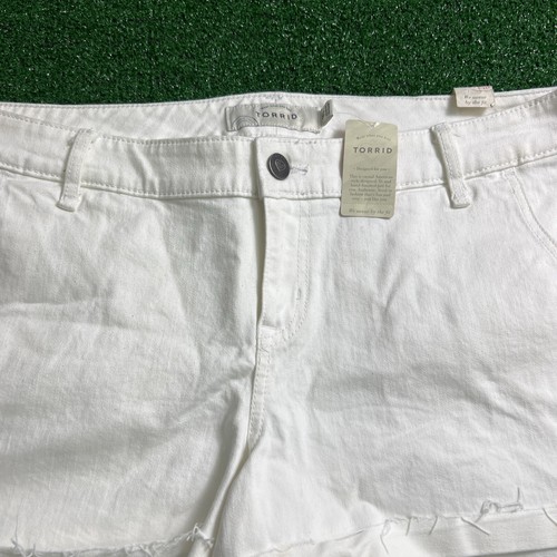 Neu mit Etikett Torrid Damenshorts 16 weiß Denim Stretch abgenutzt Boho Strand Fransen - Bild 2 von 9