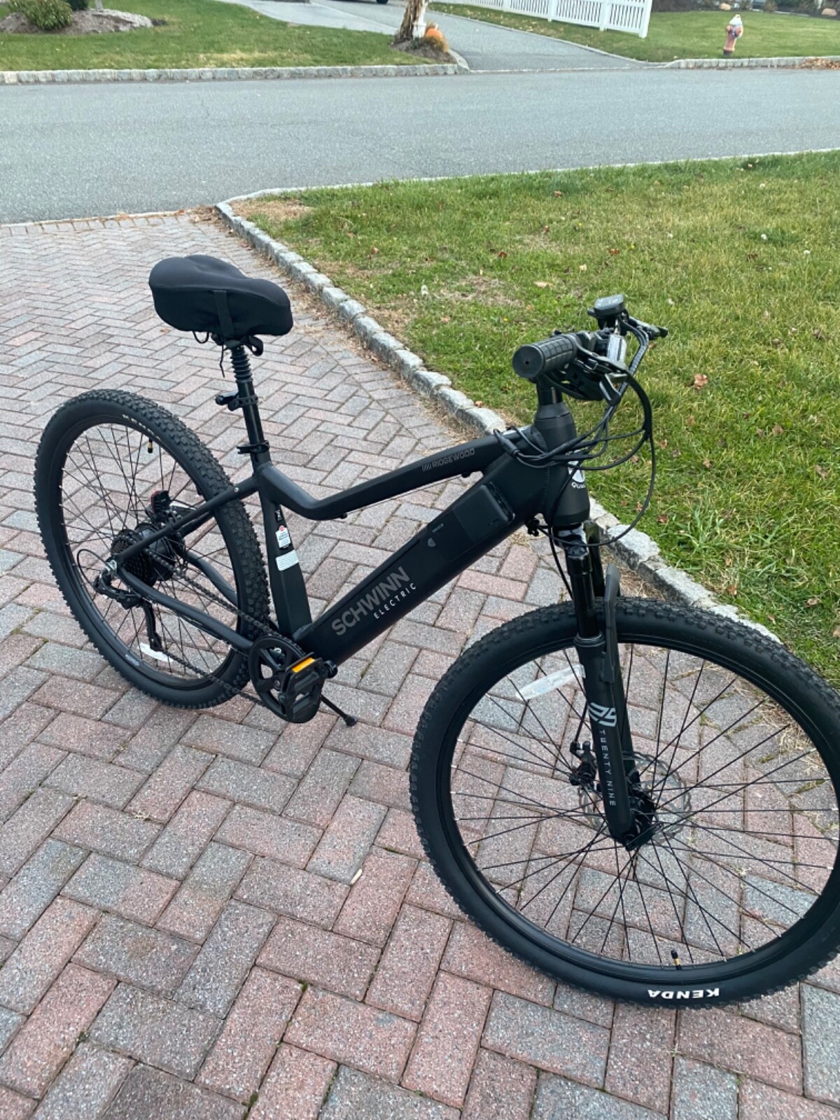 schwinn throttle bike